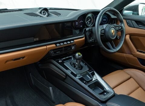 Porsche 911 GT3 TOURING (992) 13