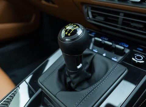 Porsche 911 GT3 TOURING (992) 17