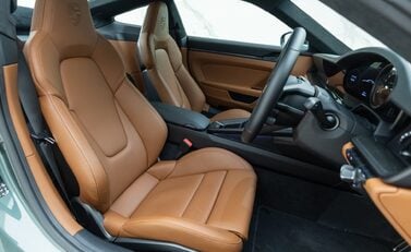 Porsche 911 GT3 TOURING (992) 9