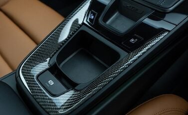 Porsche 911 GT3 TOURING (992) 18