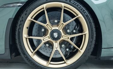 Porsche 911 GT3 TOURING (992) 23