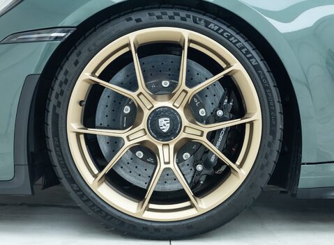 Porsche 911 GT3 TOURING (992) 23