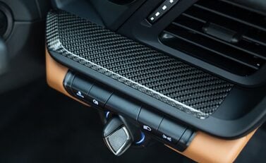 Porsche 911 GT3 TOURING (992) 16