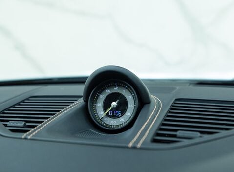 Porsche 911 GT3 TOURING (992) 14