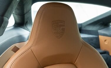 Porsche 911 GT3 TOURING (992) 10