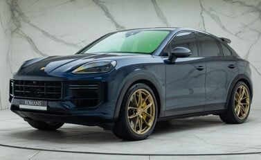 Porsche Cayenne TURBO E-HYBRID Coupe with GT Package 1