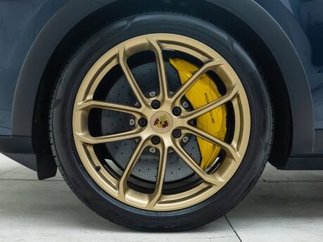 Porsche Cayenne TURBO E-HYBRID Coupe with GT Package