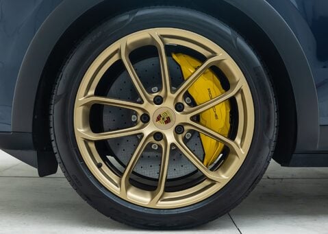 Porsche Cayenne TURBO E-HYBRID Coupe with GT Package