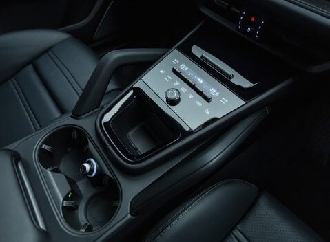 Porsche Cayenne TURBO E-HYBRID Coupe with GT Package 25