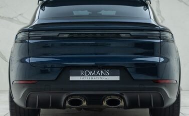 Porsche Cayenne TURBO E-HYBRID Coupe with GT Package 8