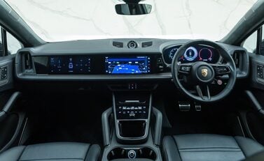 Porsche Cayenne TURBO E-HYBRID Coupe with GT Package 19