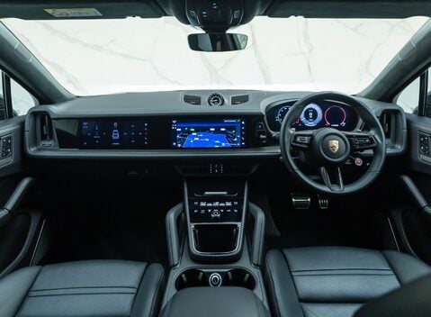 Porsche Cayenne TURBO E-HYBRID Coupe with GT Package 19