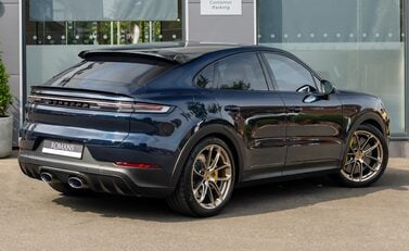 Porsche Cayenne TURBO E-HYBRID Coupe with GT Package 4