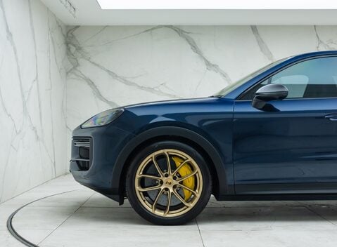 Porsche Cayenne TURBO E-HYBRID Coupe with GT Package 40