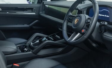 Porsche Cayenne TURBO E-HYBRID Coupe with GT Package 13