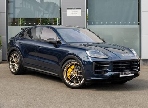 Porsche Cayenne TURBO E-HYBRID Coupe with GT Package 2