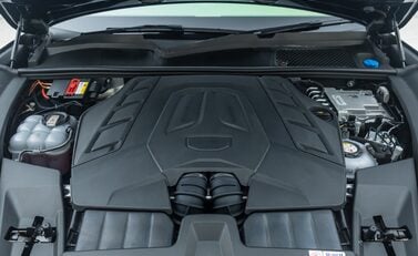 Porsche Cayenne TURBO E-HYBRID Coupe with GT Package 42