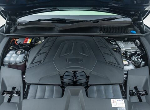 Porsche Cayenne TURBO E-HYBRID Coupe with GT Package 42