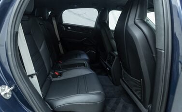 Porsche Cayenne TURBO E-HYBRID Coupe with GT Package 17