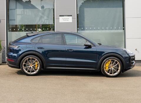 Porsche Cayenne TURBO E-HYBRID Coupe with GT Package 3