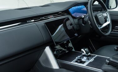 Land Rover Range Rover P530 SV 22