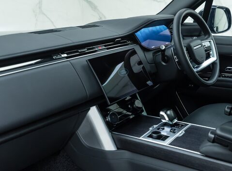 Land Rover Range Rover P530 SV 22