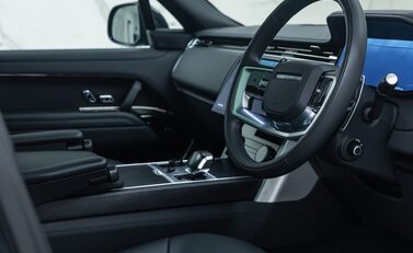 Land Rover Range Rover P530 SV 13