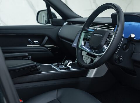 Land Rover Range Rover P530 SV 13