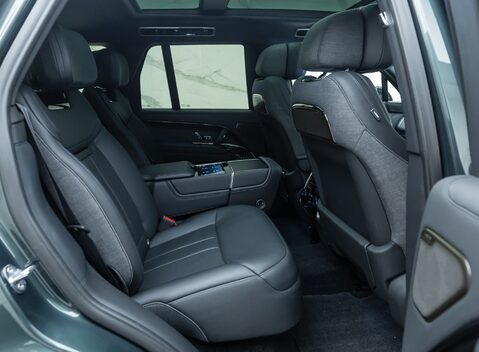 Land Rover Range Rover P530 SV 19