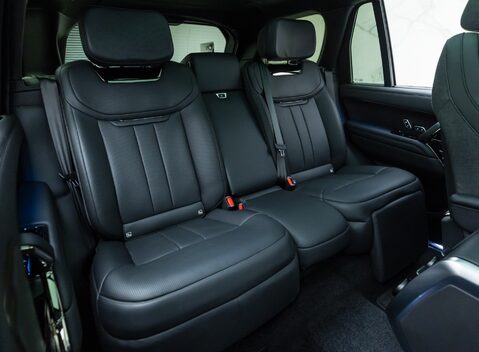 Land Rover Range Rover P530 SV 17