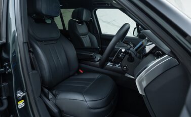 Land Rover Range Rover P530 SV 14