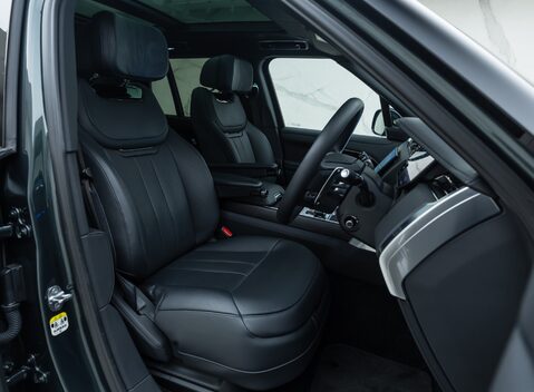 Land Rover Range Rover P530 SV 14