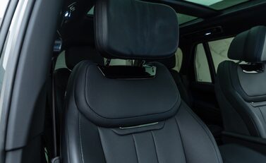 Land Rover Range Rover P530 SV 15