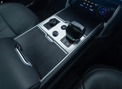 Land Rover Range Rover P530 SV 27