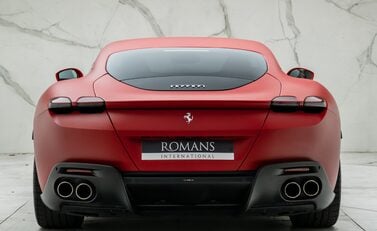 Ferrari Roma 8