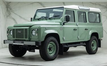 Land Rover Defender 110 HERITAGE 1