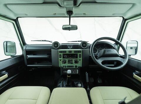 Land Rover Defender 110 HERITAGE 23