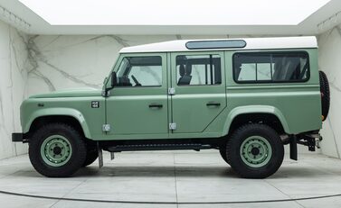 Land Rover Defender 110 HERITAGE 5
