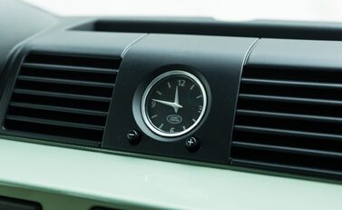 Land Rover Defender 110 HERITAGE 26