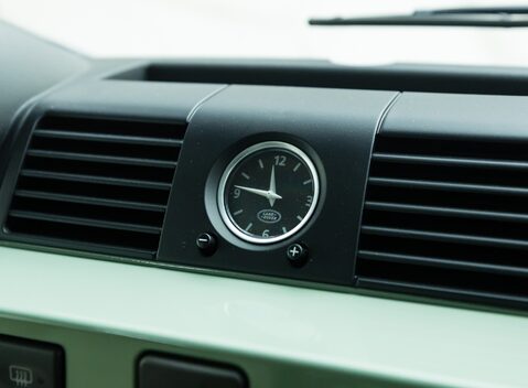 Land Rover Defender 110 HERITAGE 26