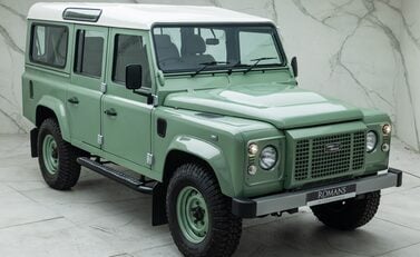 Land Rover Defender 110 HERITAGE 11