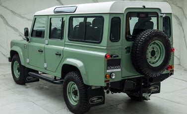 Land Rover Defender 110 HERITAGE 12