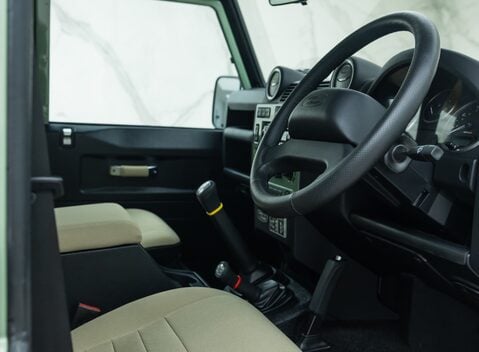 Land Rover Defender 110 HERITAGE 13