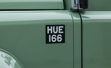 Land Rover Defender 110 HERITAGE 34