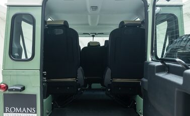 Land Rover Defender 110 HERITAGE 41