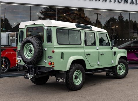 Land Rover Defender 110 HERITAGE 4