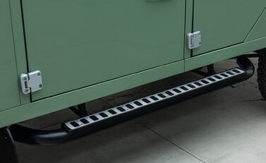 Land Rover Defender 110 HERITAGE 35