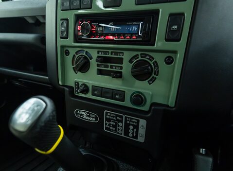 Land Rover Defender 110 HERITAGE 28