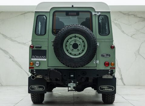 Land Rover Defender 110 HERITAGE 8