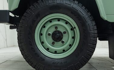 Land Rover Defender 110 HERITAGE 31